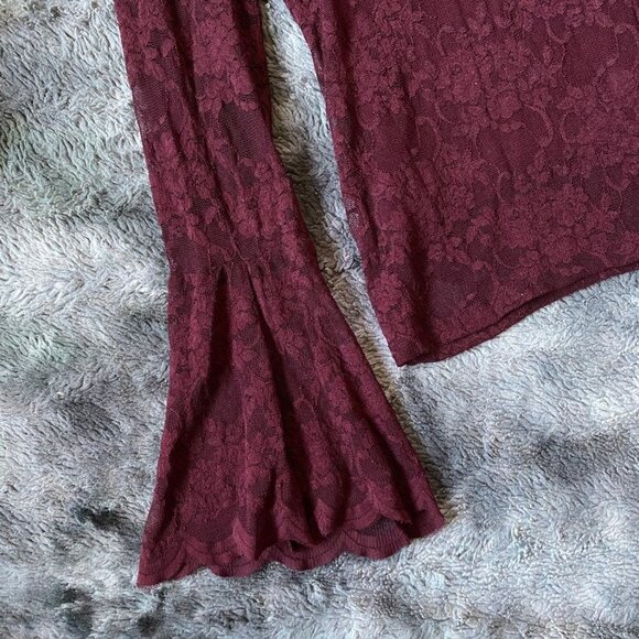 Vince Camuto Bell Sleeve Lace Top - Picture 5 of 10